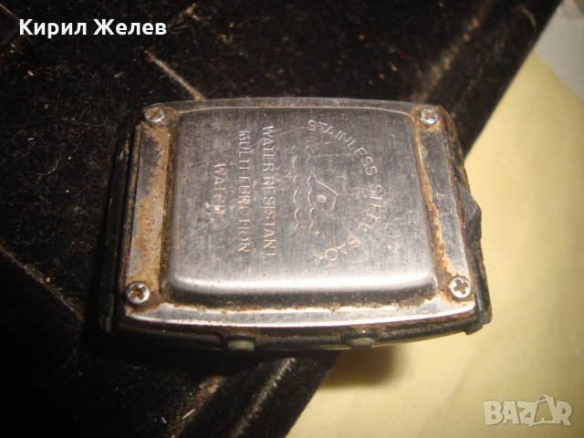 ВИНТИДЖ РЕТРО МОДЕЛ ЕЛЕКТРОНЕН МНОГОФУНКЦИОНАЛЕН ВОДОУСТОЙЧИВ ЧАСОВНИК 21950, снимка 2 - Мъжки - 32776922