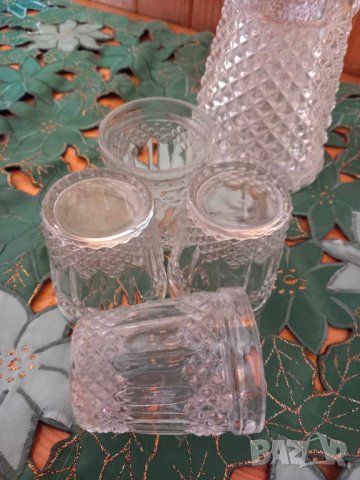 Гарафа, девет чашки и купичка за ядки релефно стъкло, снимка 10 - Други - 42035678