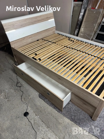 Спалня с лед осветление в добро състояние , снимка 5 - Спални и легла - 53471275