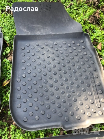 Два комплекта стелки за Dacia Duster 2021 година