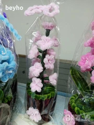 ръчно изработени  цветя от кадифени конци , снимка 8 - Изкуствени цветя - 53430776