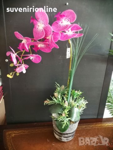 Изкуствена орхидея в кашпа 