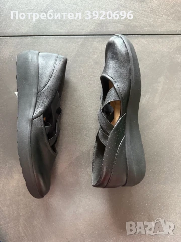Дамски обувки Clarks, снимка 2 - Дамски ежедневни обувки - 50625959