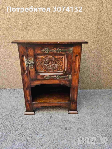 Шкафче в Готически стил 