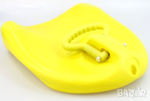 Пластмасова шейна с кормило, с което може да се управлява и завива в желаната посока