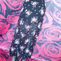 Черна шифон пола с флорални мотиви и цепки С, снимка 2 - Поли - 37616040