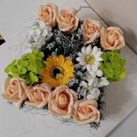 Сапунени цветя в дървена кутия с надписи по ваше желание , снимка 4 - Подаръци за жени - 35506219