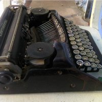 Стара германска пишеща машина Контитентал от 40 - те години на ХХ век, снимка 3 - Антикварни и старинни предмети - 43760498