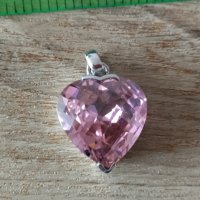 Розово сърце, снимка 1 - Колиета, медальони, синджири - 43436162
