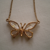  Колие Медальон пеперуда шлифован кристал, снимка 4 - Колиета, медальони, синджири - 36525363