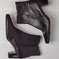 Clarks boots 38, снимка 1 - Дамски ботуши - 37587631