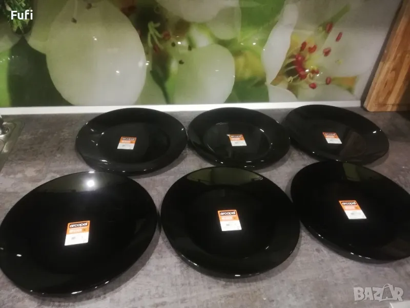 23 лв, за 6  броя нови чинии,  черни. марка  Аркопал,  плиткиголеми,  с етикет,  25 см диаметър , снимка 1