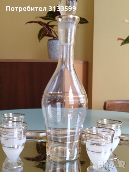Стъклена гарафа и 4 малки стъклени чашки за ракия , снимка 1
