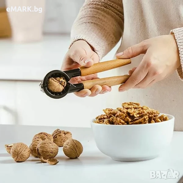 Ръчна орехотрошачка с дървени дръжки от метал - размер 18 см, снимка 1
