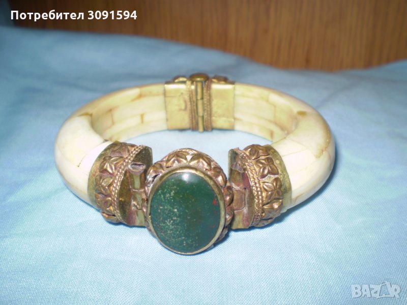 Ретро Гривна От Кост С Месингов Обков, снимка 1