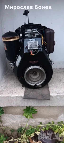 Продавам дизелов едвигател Ruggerini RF 90 ляво въртене, със стартер и реле за зареждане, снимка 1