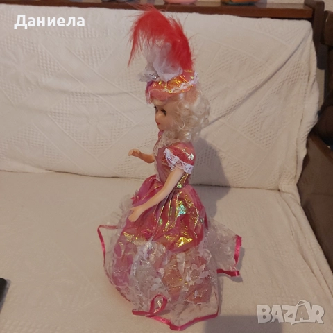 Продавам танцуваща кукла, снимка 2 - Кукли - 52158325