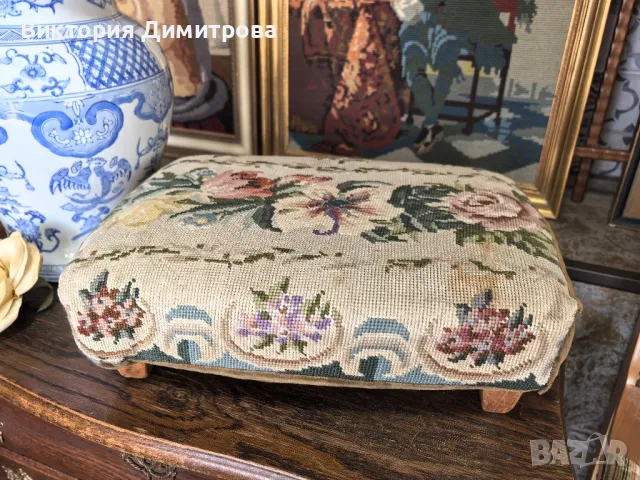 Винтидж табуретка за крака , снимка 9 - Дивани и мека мебел - 49282567