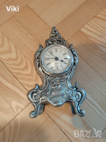 Часовник за камина