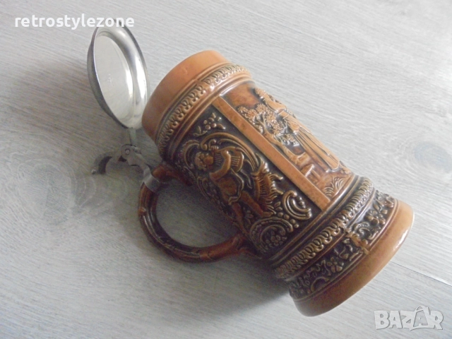 № 8264 Стара порцеланова халба “GERTZ” с релефни орнаменти и метален капак от чист калай (Rein Zinn), снимка 3 - Други ценни предмети - 51725153