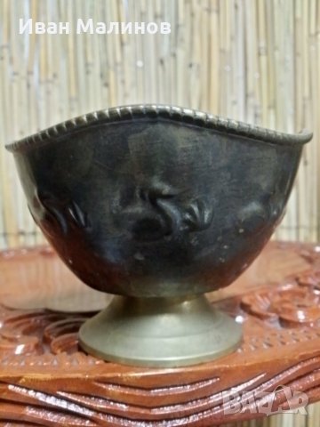 Стар бронзов бокал , снимка 2 - Антикварни и старинни предмети - 26310060