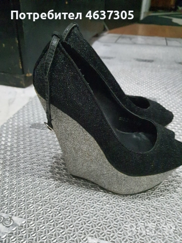 маркови обувки от велур с сребриста платформа