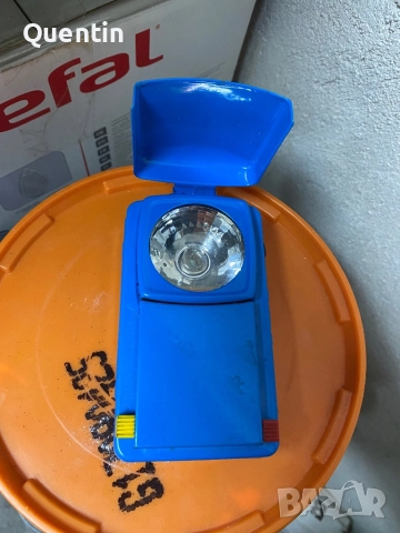 Ретро фенерче с жълта и червена светлина