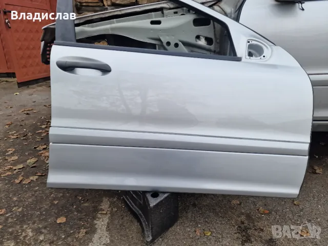 Предна дясна врата Mercedes w203 C-Class , снимка 1 - Части - 48276835