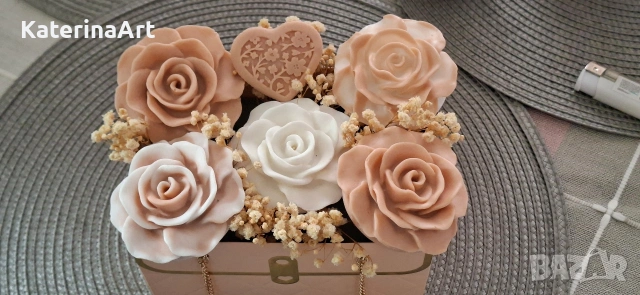 Нежна аранжировка(сапунени цветя)