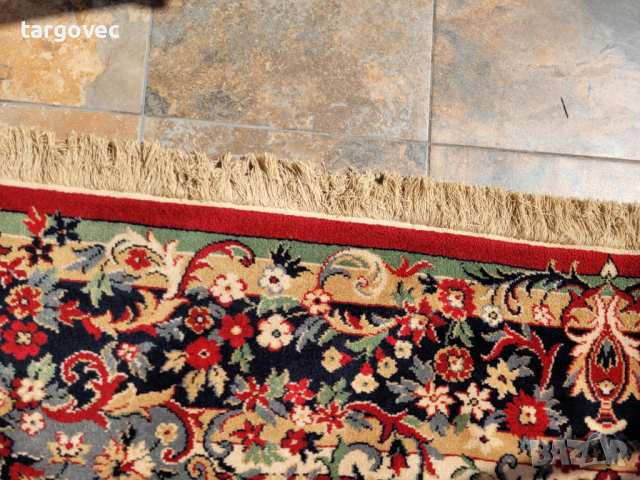 Прекрасен персийски ръчен килим, снимка 5 - Килими - 44909080