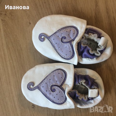 Меки и удобни бебешки обувчици,естественна кожа.