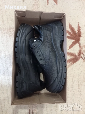 Работни обувки ниски размер 42 НОВИ