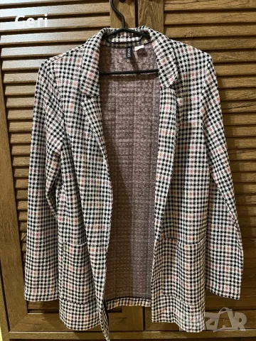 Нов блейзър/сако Divided