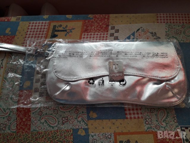 Дамска сребриста чантичка плик UNGARO, снимка 3 - Чанти - 33281167