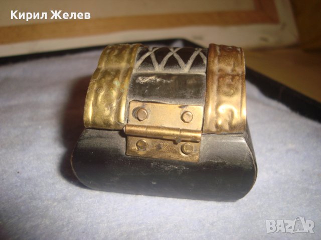 СТАРИННА ТИБЕТСКА КУТИЙКА за БИЖУТА от РОГ с МЕСИНГОВ ОБКОВ и ПЛЮШ ВЪТРЕ МАЙСТОРСКА ИЗРАБОТКА 32232, снимка 7 - Антикварни и старинни предмети - 38258852