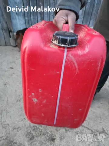 Продавам пластмасови туби по 25литра. 