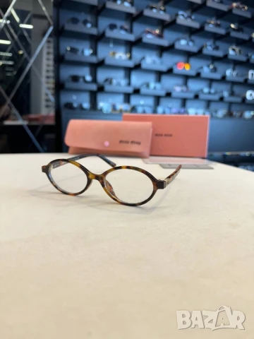 очила с черен обикновен калъф miu miu , снимка 2 - Слънчеви и диоптрични очила - 50675365