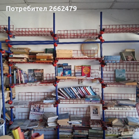 Продавам метални стелажи за магазин.