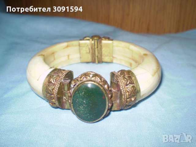 Ретро Гривна От Кост С Месингов Обков