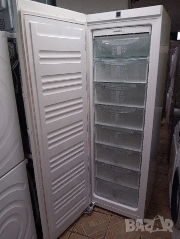 Огромен вертикален фризер Liebherr с 8 чекмеджета и две години гаранция!, снимка 4 - Фризери - 53003146