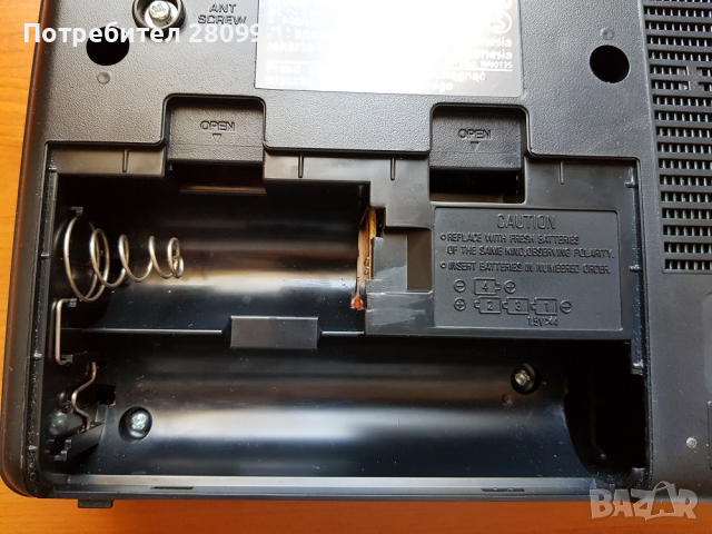 Радио Panasonic RF-3700, снимка 6 - Радиокасетофони, транзистори - 36570409