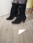 Черни дамски ботуши от естествен велур 