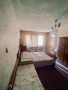 Продавам първи, долен жилищен етаж от двуетажна масивна жилищна сграда, снимка 4