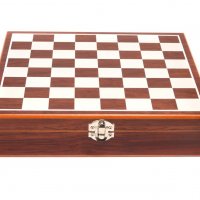 Комплект за шах с аксесоари, Дървен, В кутия, Кафяв, снимка 2 - Шах и табла - 37196296