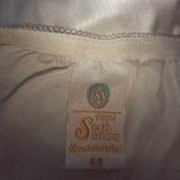 44 Бяла бикина от сатенена коприна/100 % silk, снимка 6 - Бельо - 40408722