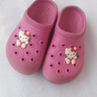 Кроксове с Hello Kitty, 26 номер , снимка 1 - Детски сандали и чехли - 38731419