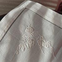 Бяла ленена бродирана покривка за маса с 6 луксозни салфетки, снимка 5 - Покривки за маси - 43831035