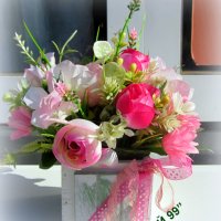 Дървена,бяла кашпа с цветя, снимка 1 - Подаръци за рожден ден - 37101874
