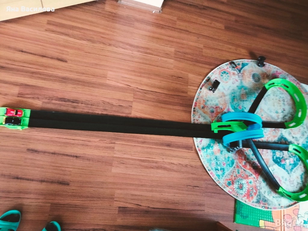 Писта Burago Go Gear с две колички Бураго и 2 колички Hot Wheels подарък, снимка 1