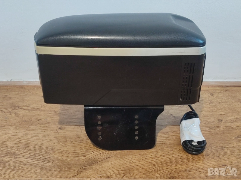 Автомобилен хладилен подлакътник (12V). Хладилна кутия - с режим затопляне или охлаждане, снимка 1